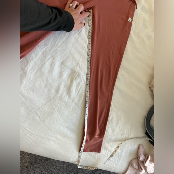 Vuori Women’s Daily Legging - Picture 9 of 9